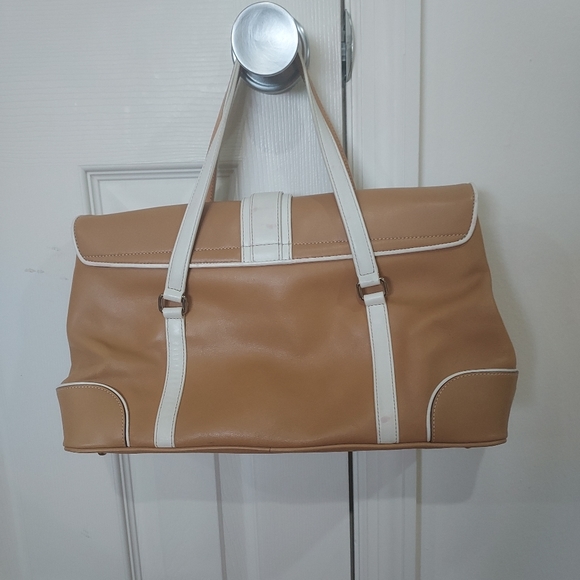 Coach tan handbag with white trim - Picture 2 of 9